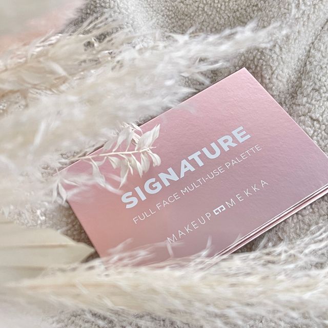 Signature Multi-Use Palette Signature Multi-Use Palette